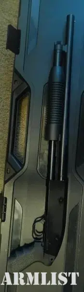 Mossberg 12G pump action w/ pistol grip